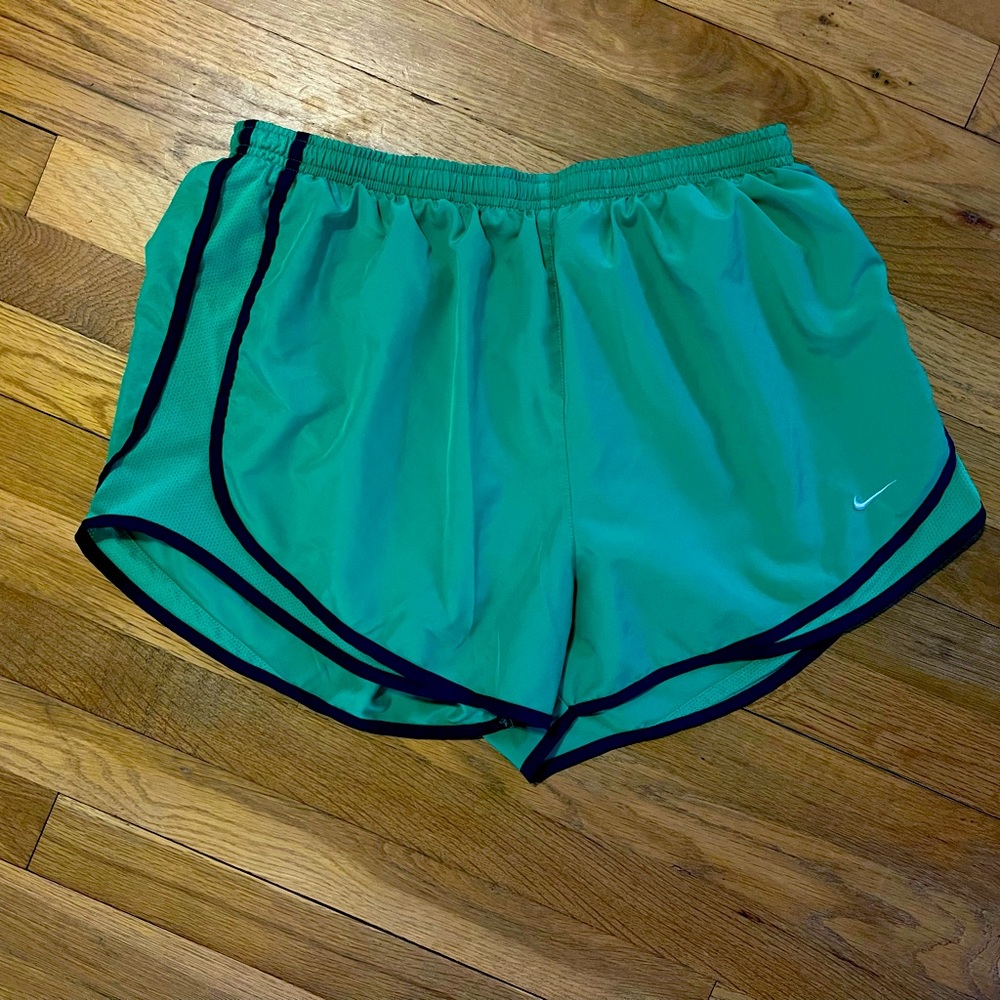 Nike running shorts XL